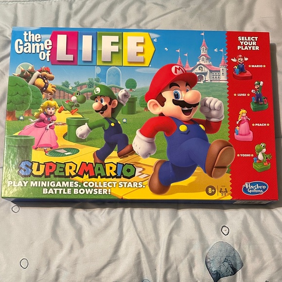 Hasbro Super Mario Life Board Game with Red and Blue - Picture 2 of 2